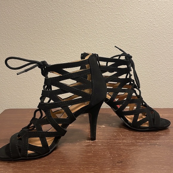 Report Women’s High Heels - Picture 4 of 11